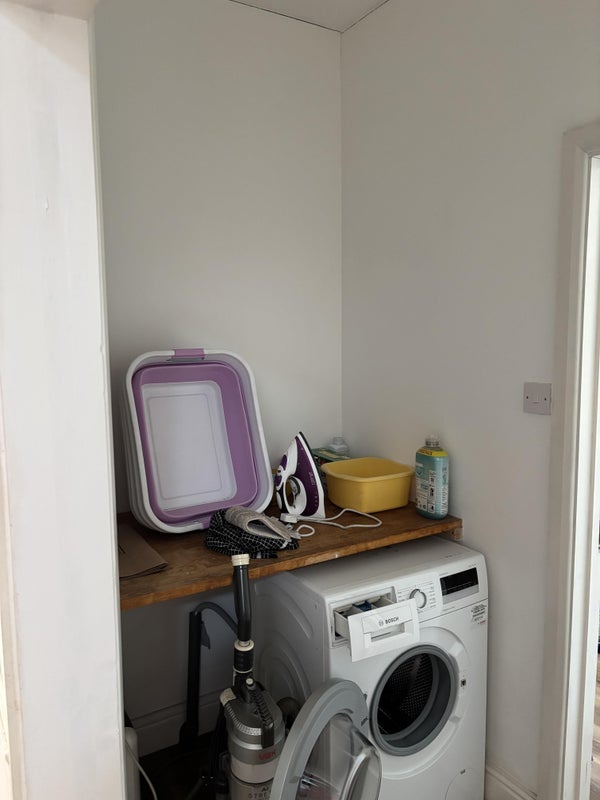 Room Jeddo Road in Greater London