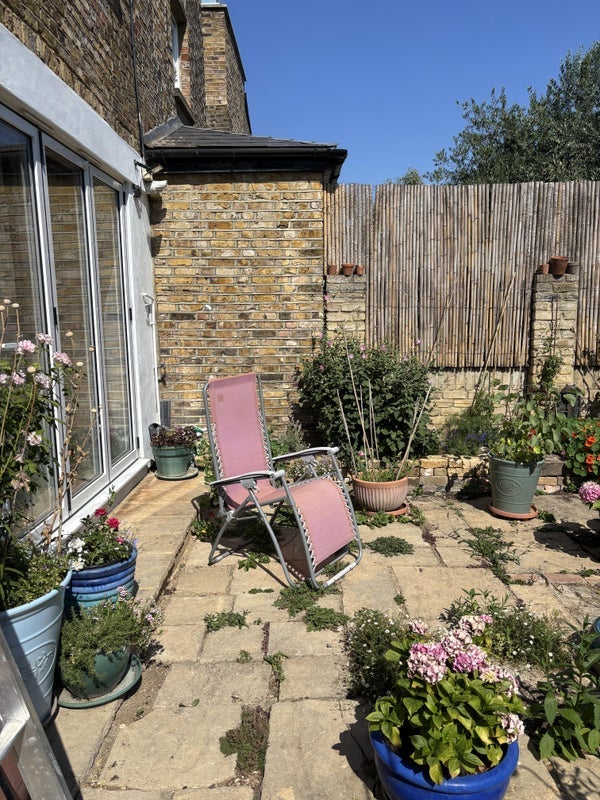Room Jeddo Road in Greater London