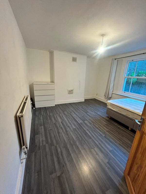 Room Richmond Road in Greater London