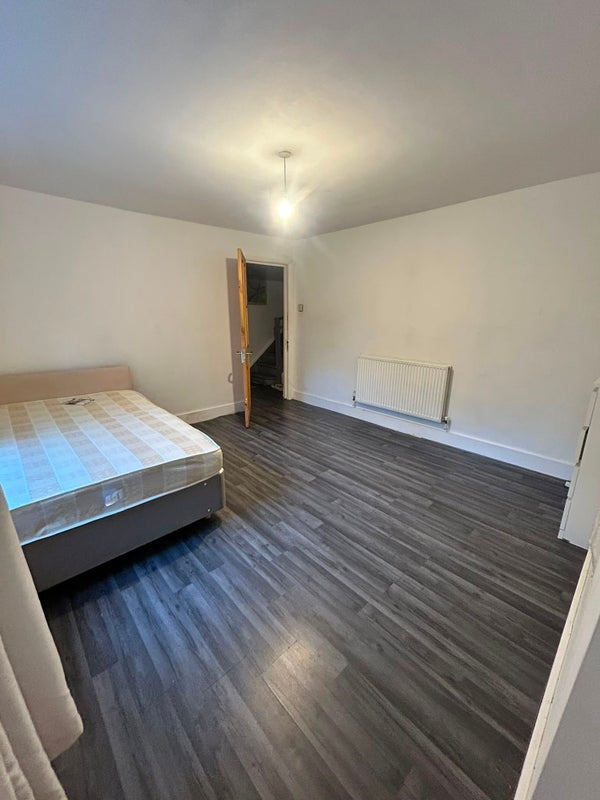 Room Richmond Road in Greater London