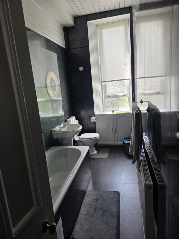 Room Dodside Street in Glasgow