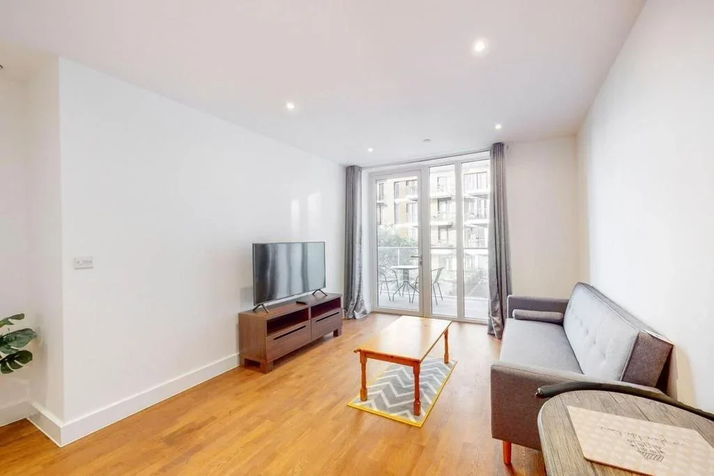 Flat Arsenal Way in Greater London