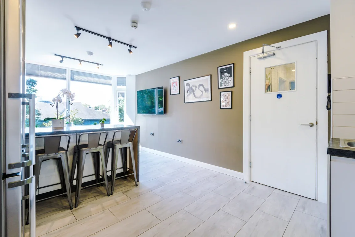 Flat Eskdale Terrace in Newcastle upon Tyne