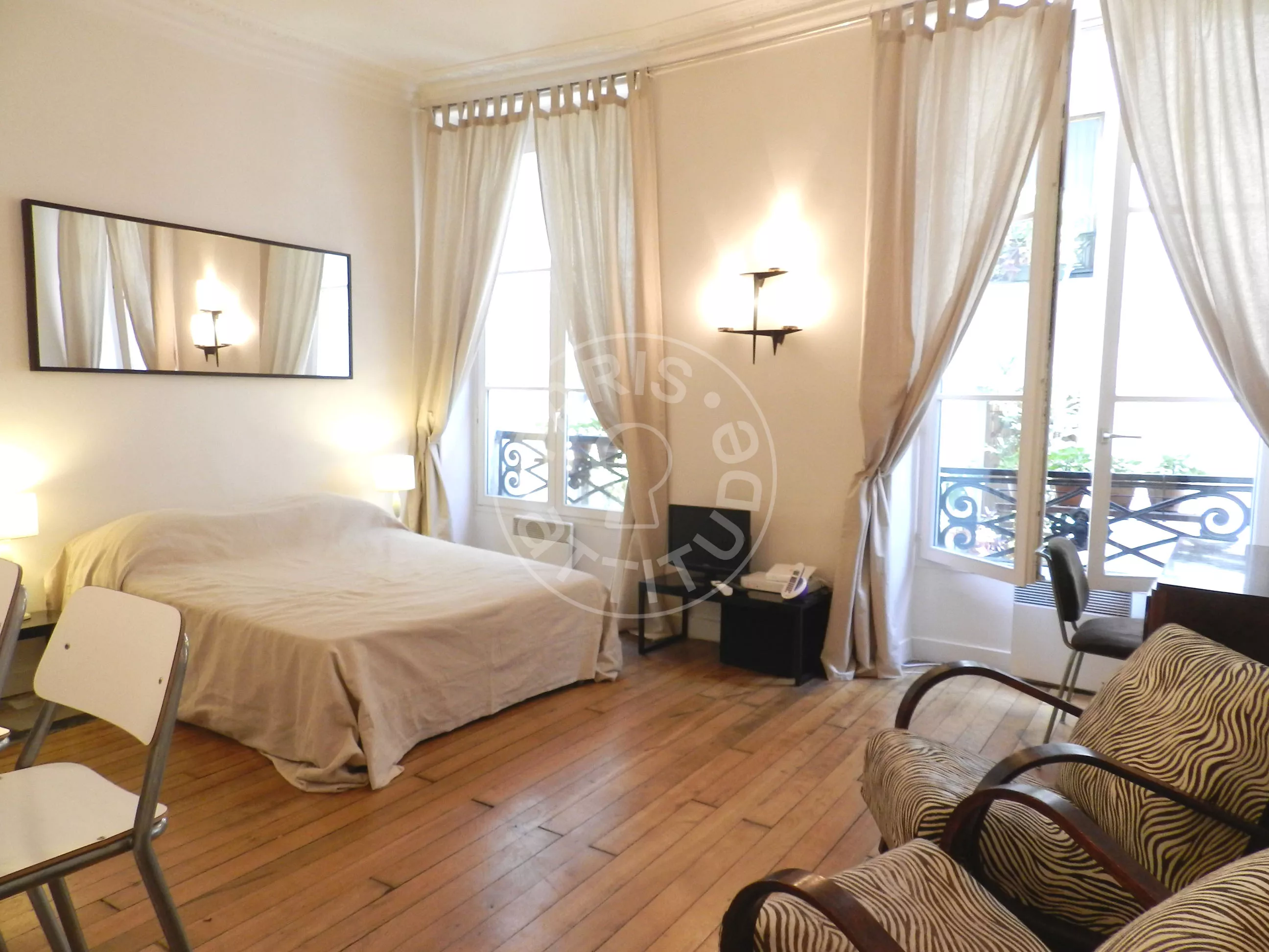 Appartement Rue des Écouffes à Paris