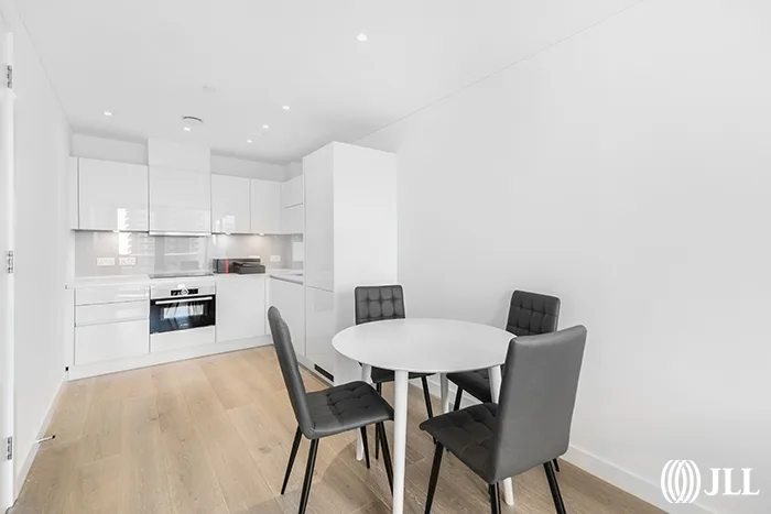 Flat City North Place in Greater London