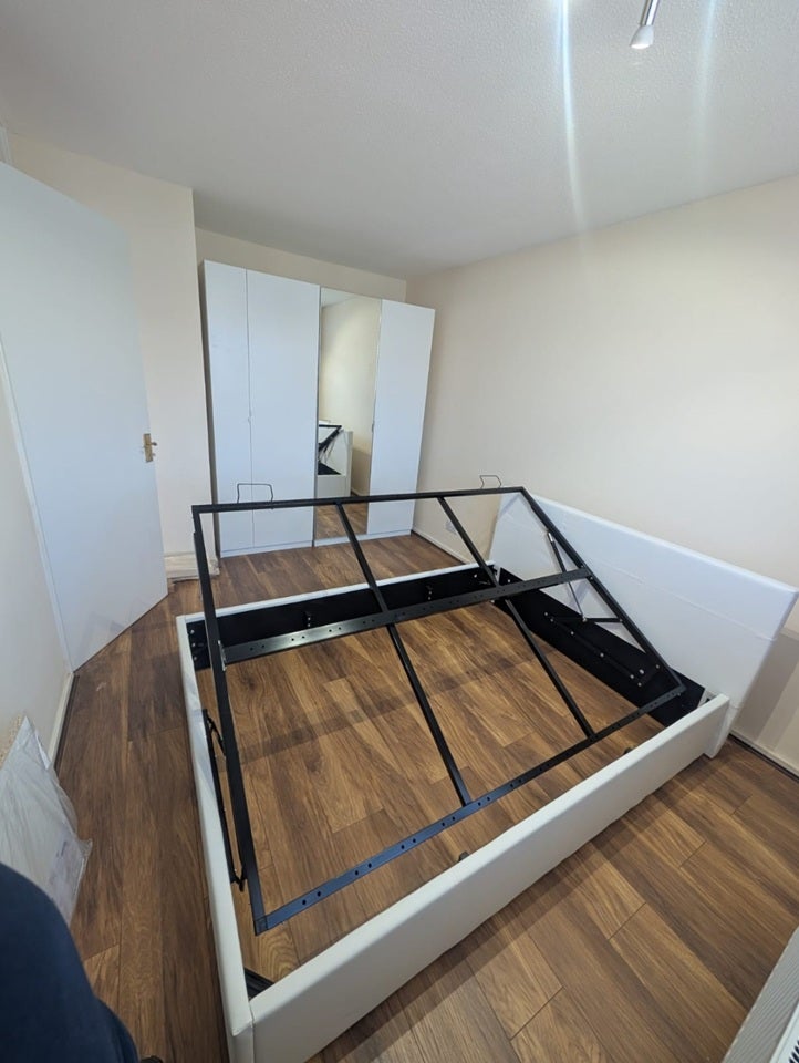 House Daintry Close in Greater London