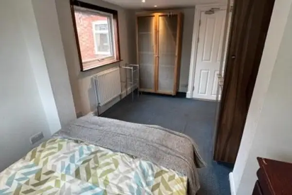 Room Westfield Road in Wellingborough