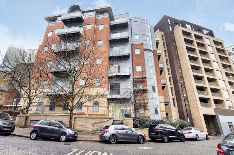 Flat Scarbrook Road in Greater London