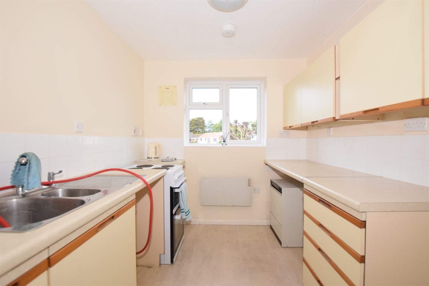 Flat West Avenue in Arun