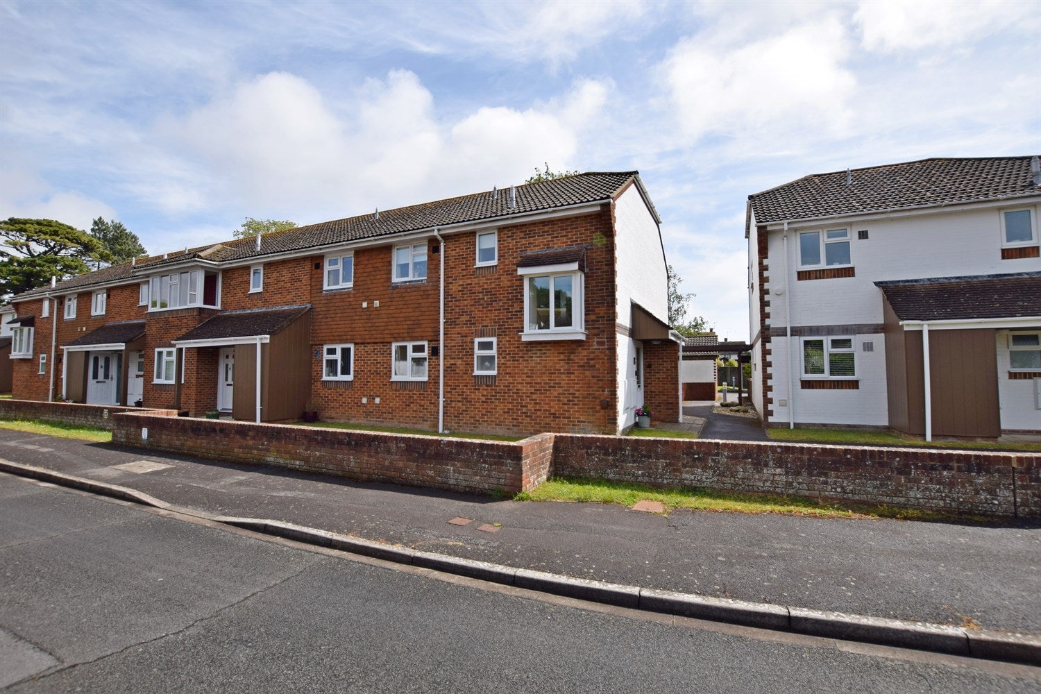 Flat West Avenue in Arun