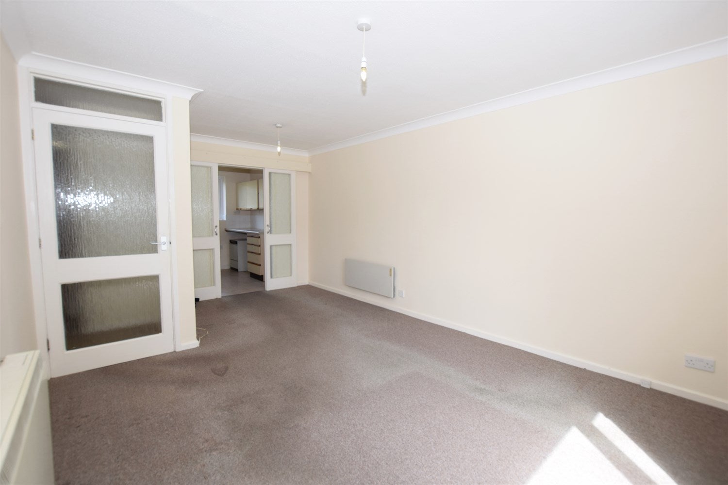 Flat West Avenue in Arun