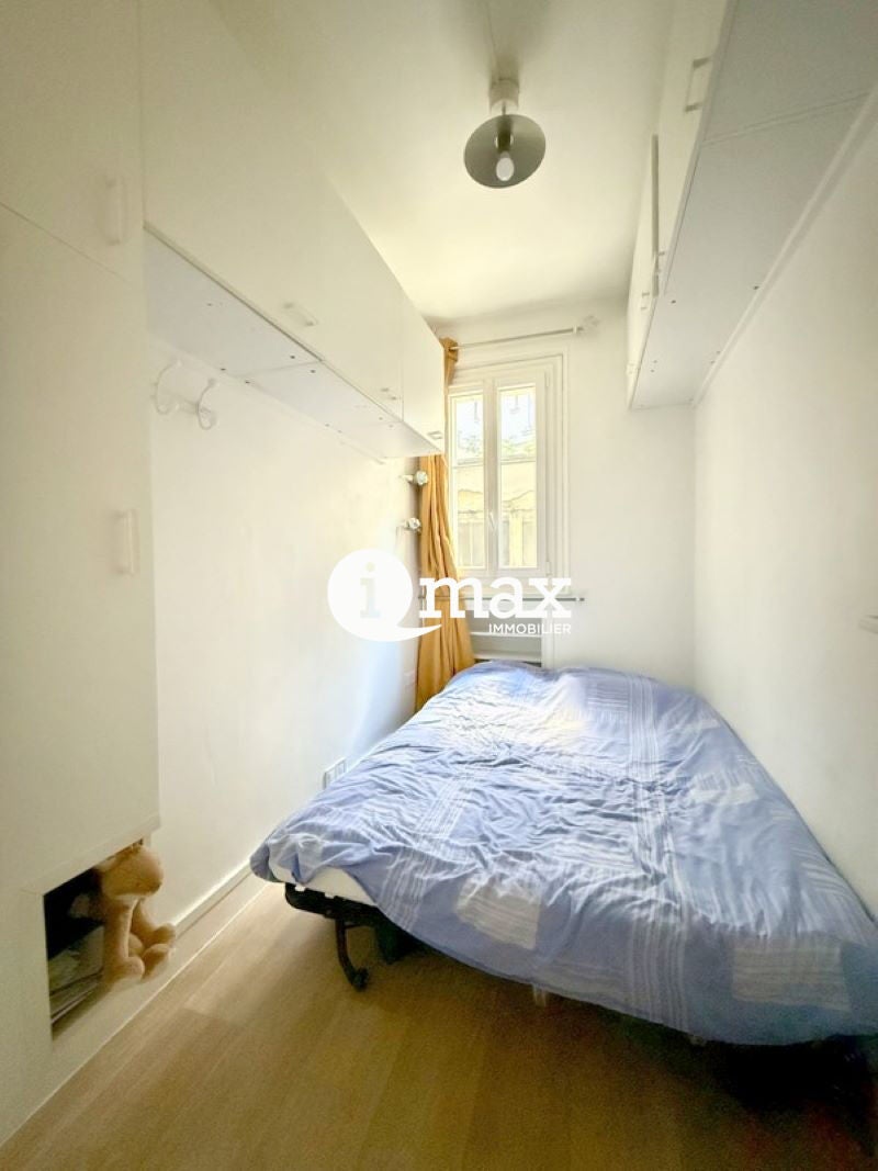 Flat Rue Baudelique in Paris