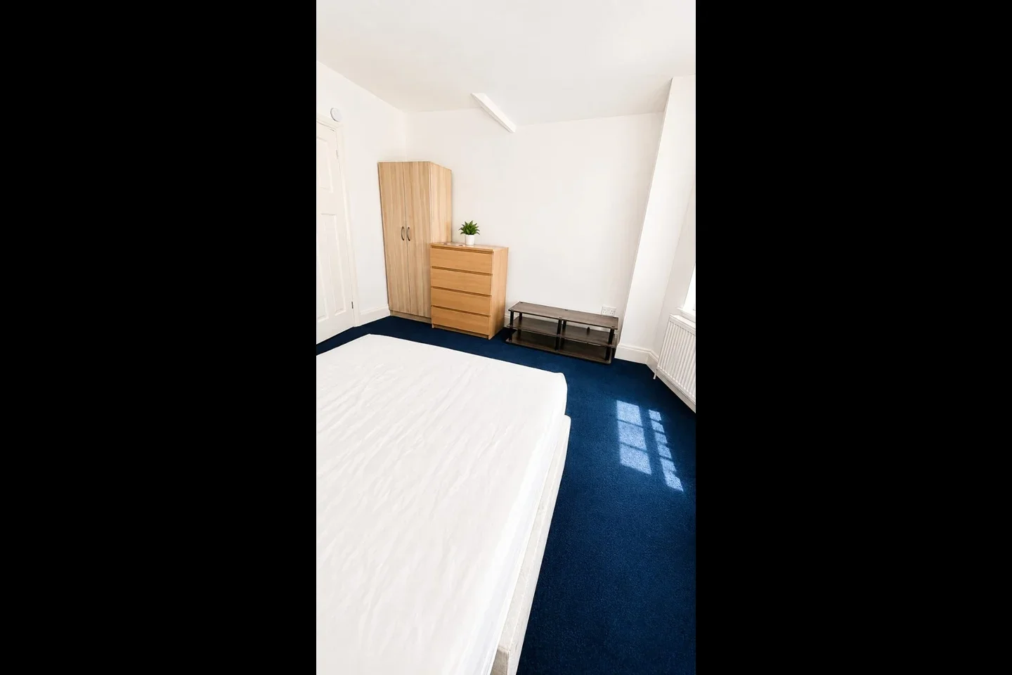Room Hendale Avenue in Greater London