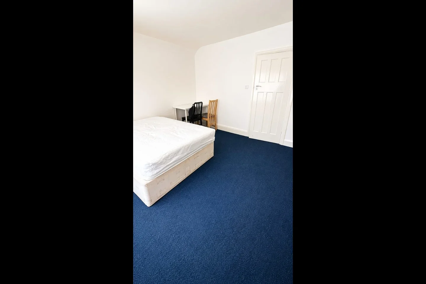 Room Hendale Avenue in Greater London