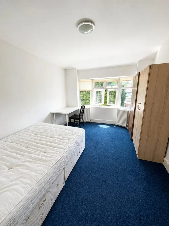 Room Hendale Avenue in Greater London