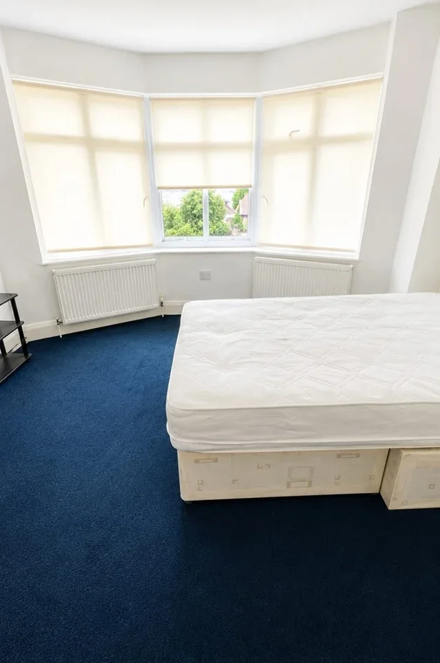 Room Hendale Avenue in Greater London