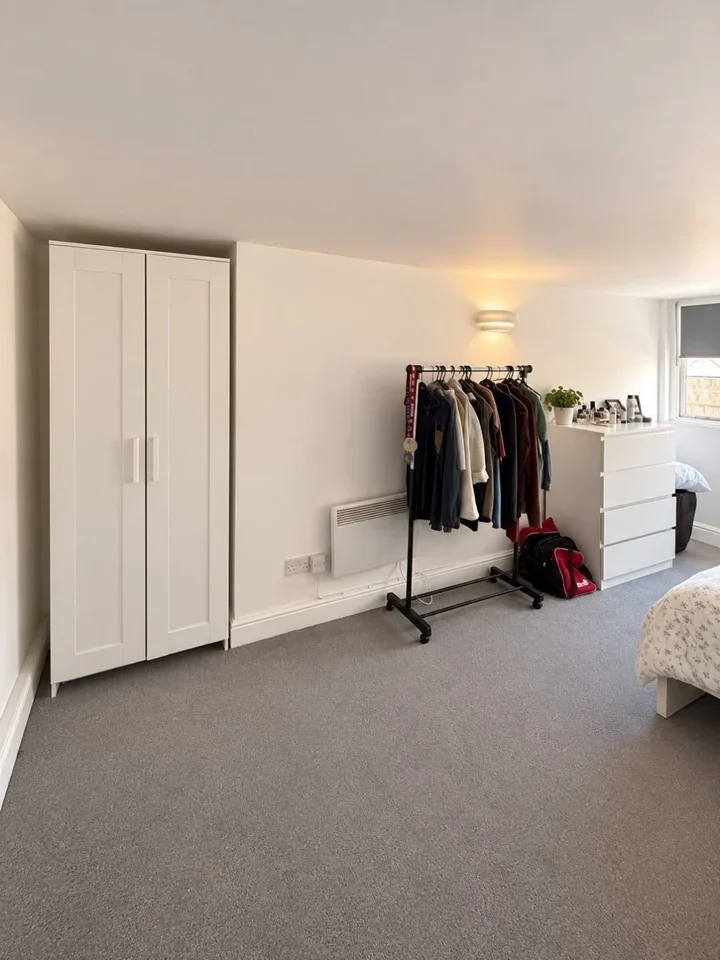 Flat Austin Road in Greater London