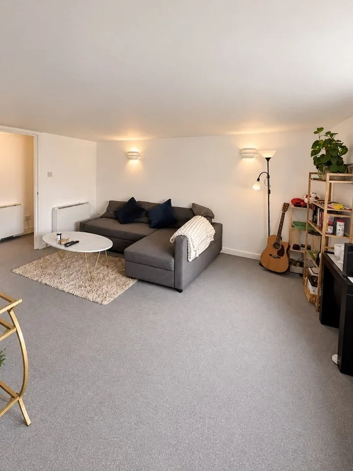 Flat Austin Road in Greater London