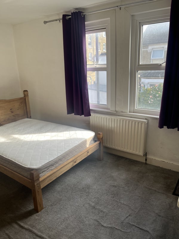 Room St Dunstan's Road in Greater London