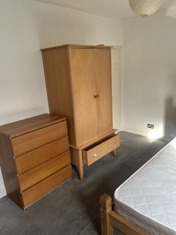Room St Dunstan's Road in Greater London
