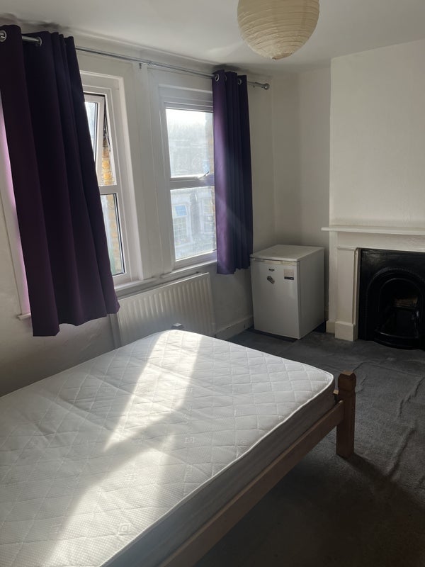 Room St Dunstan's Road in Greater London