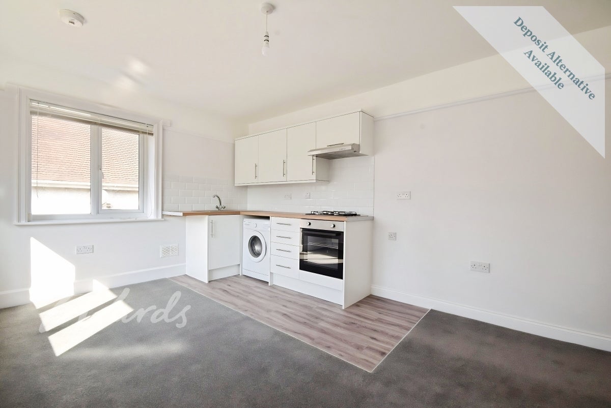 Flat Broadfield Road in Folkestone and Hythe District