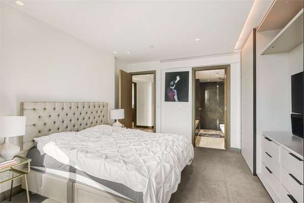 Flat Blackfriars Road in Greater London