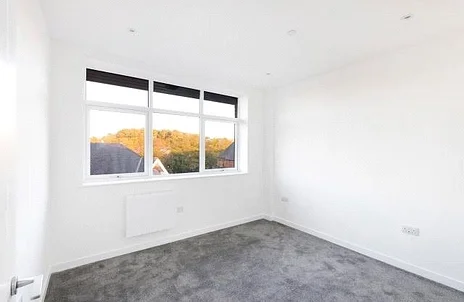 Flat Knoll Road in Surrey Heath
