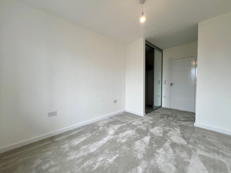 Flat Nightingale Walk in Waverley