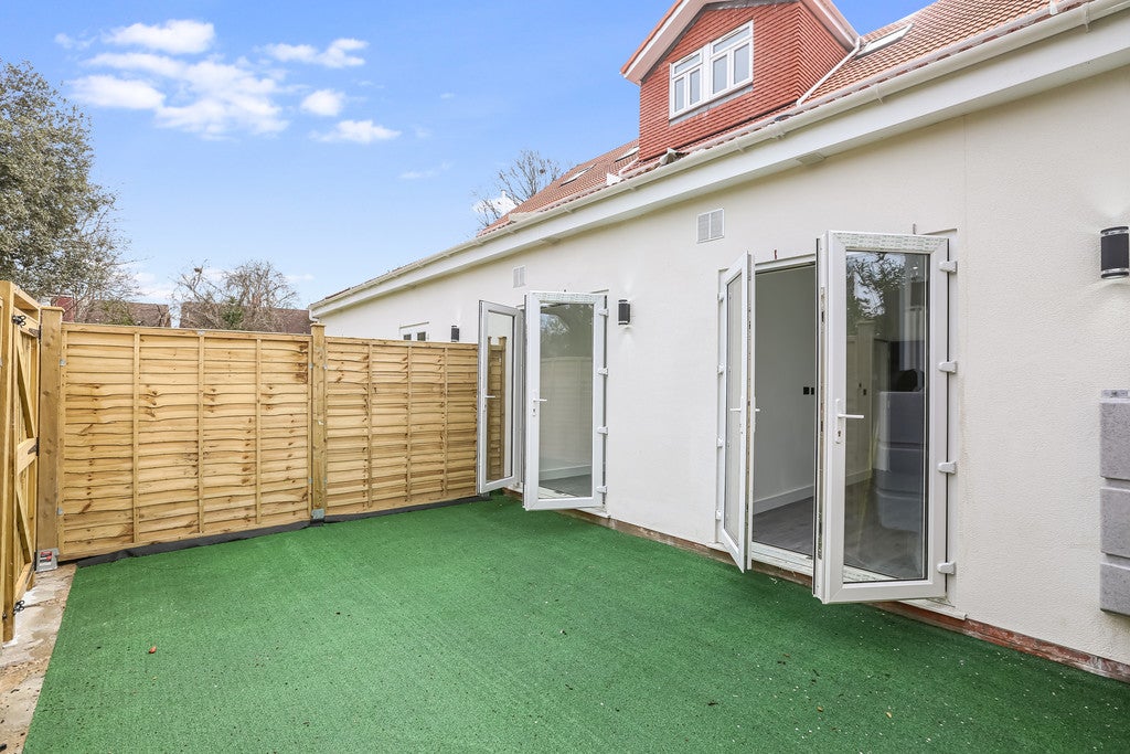 Flat Grosvenor Avenue in Greater London