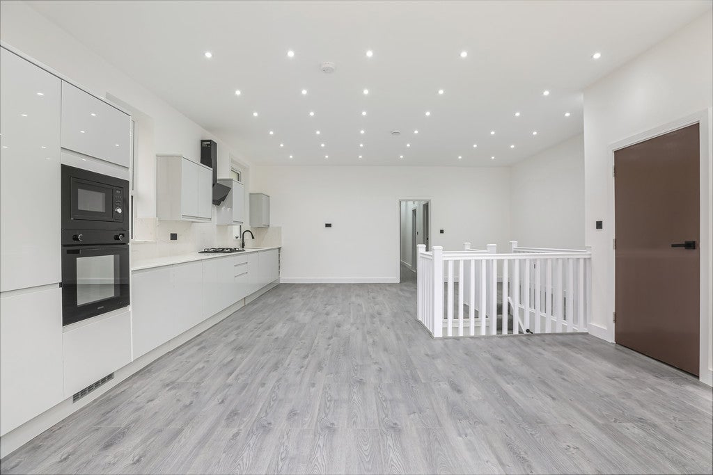 Flat Grosvenor Avenue in Greater London