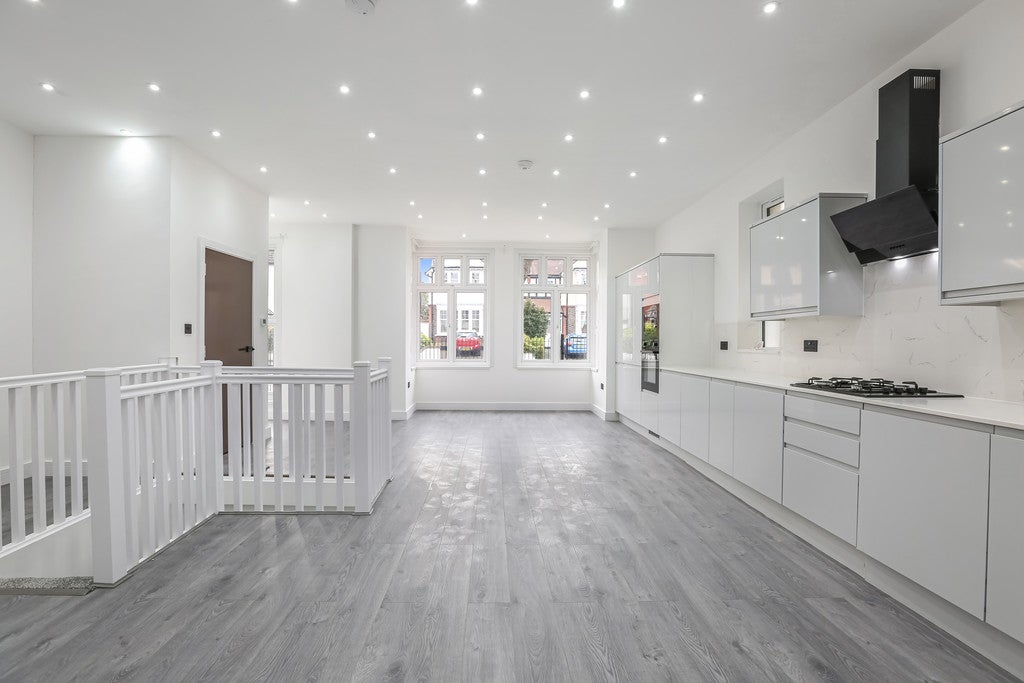 Flat Grosvenor Avenue in Greater London