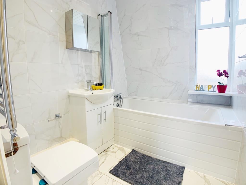 Room Myrdle Street in Greater London
