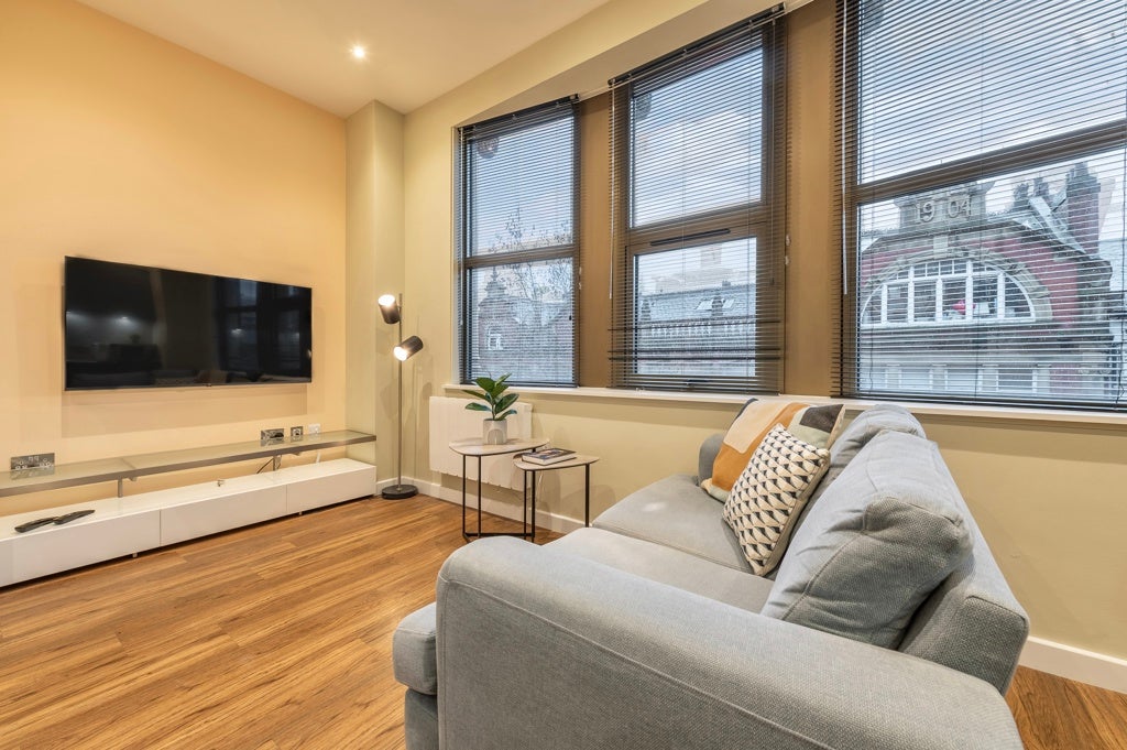 Flat Albion Place in Leeds