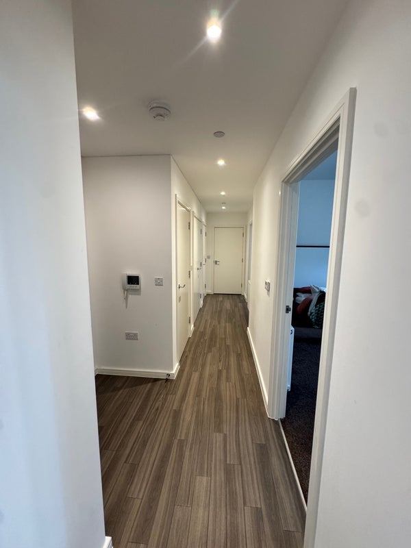 Flat Bollo Lane in Greater London