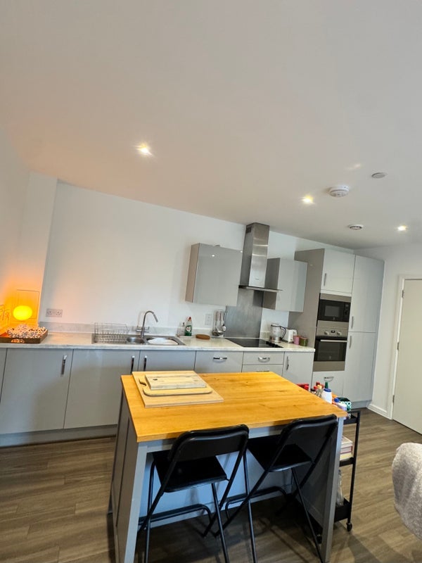 Flat Bollo Lane in Greater London