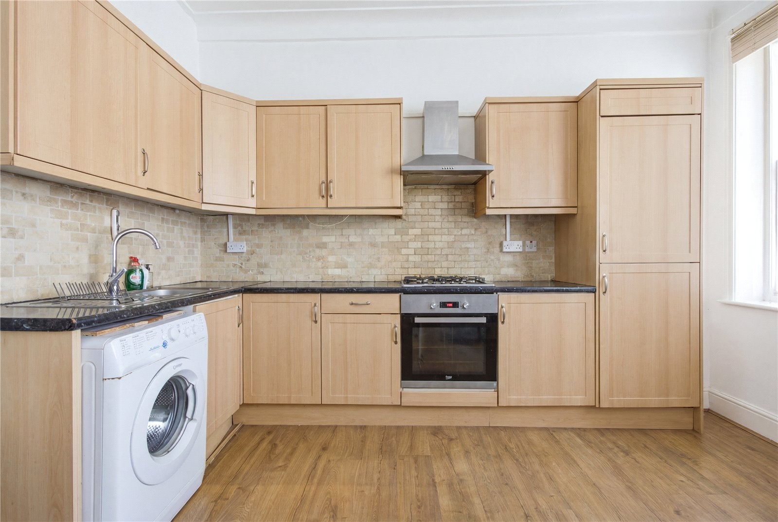 Flat Albion Road in Greater London