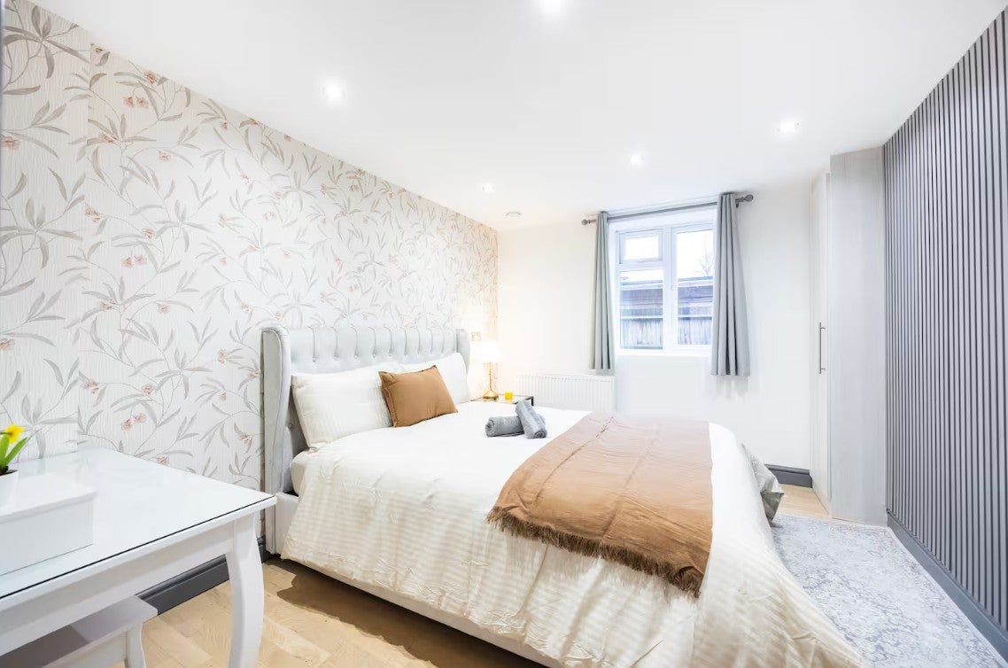 Flat Fulham Palace Road in Greater London