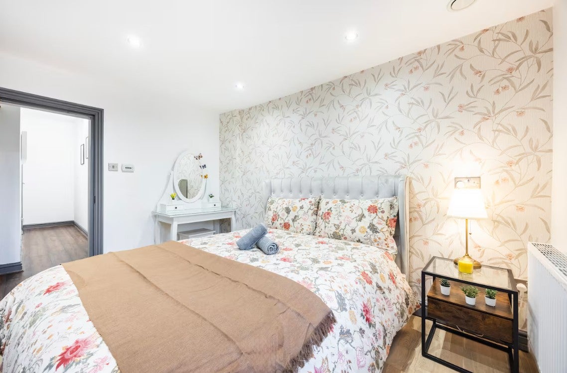 Flat Fulham Palace Road in Greater London