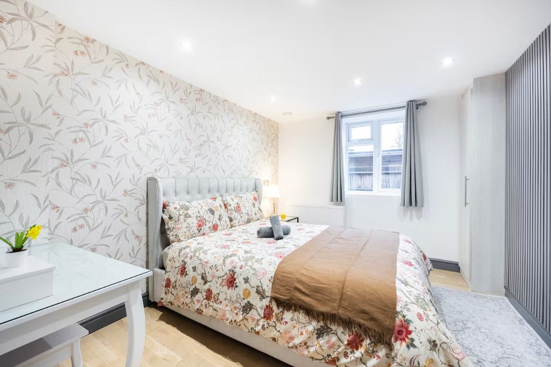 Flat Fulham Palace Road in Greater London