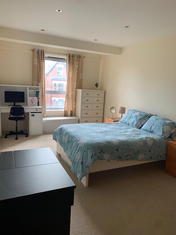 Room Worple Road in Greater London
