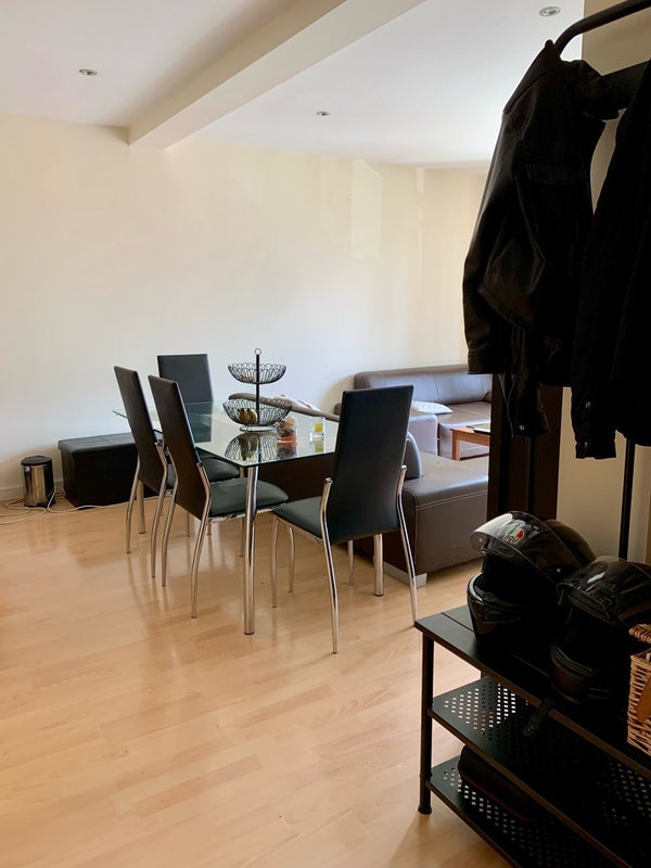 Room Worple Road in Greater London