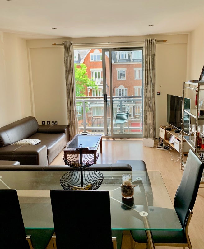 Room Worple Road in Greater London