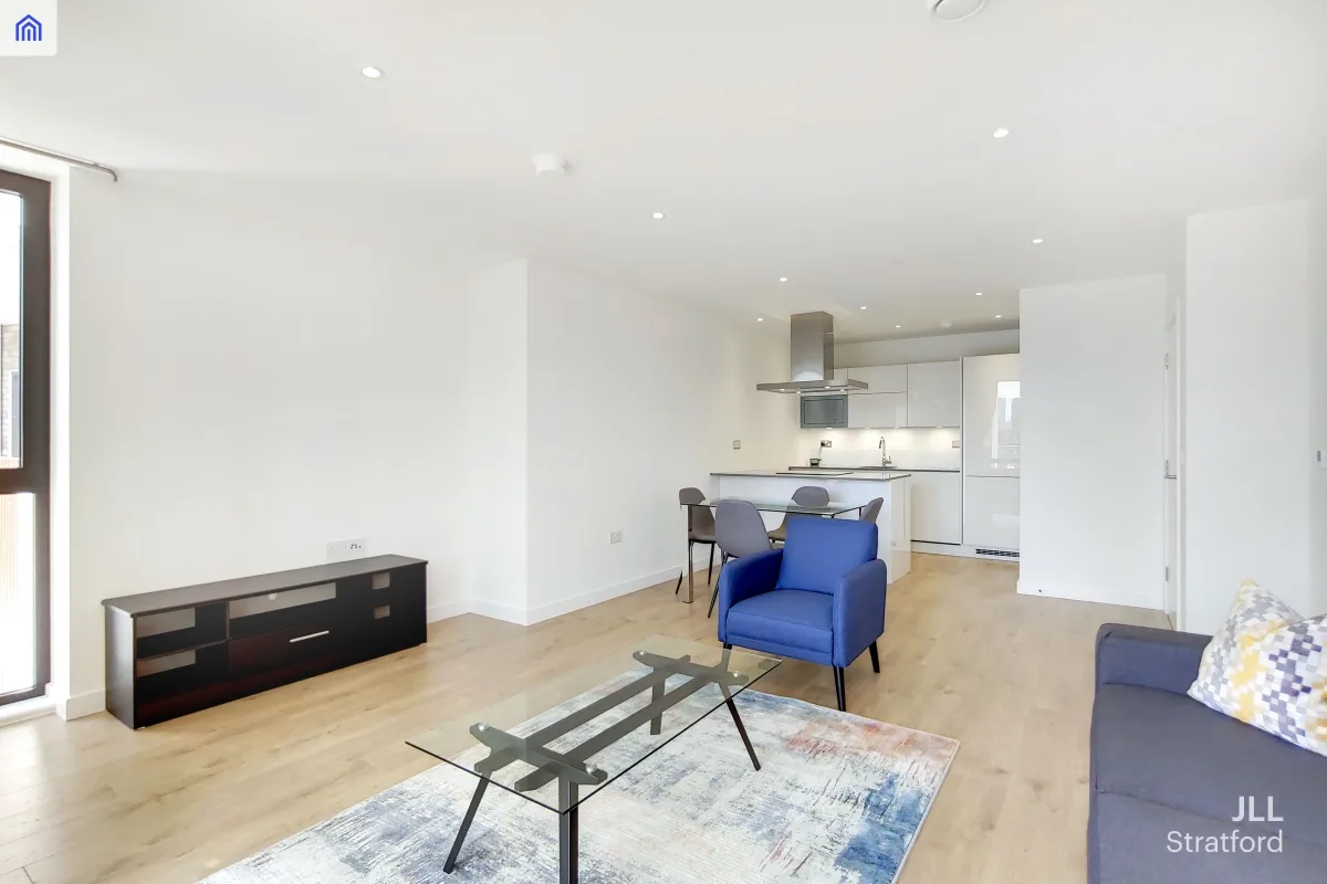 Flat Forrester Way in Greater London