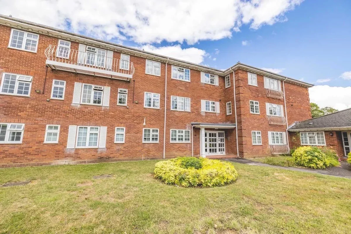 Flat Hillmead Court in Taplow