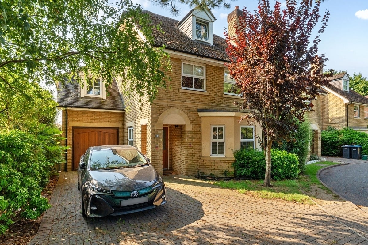 House Pinehurst in Borough of Runnymede