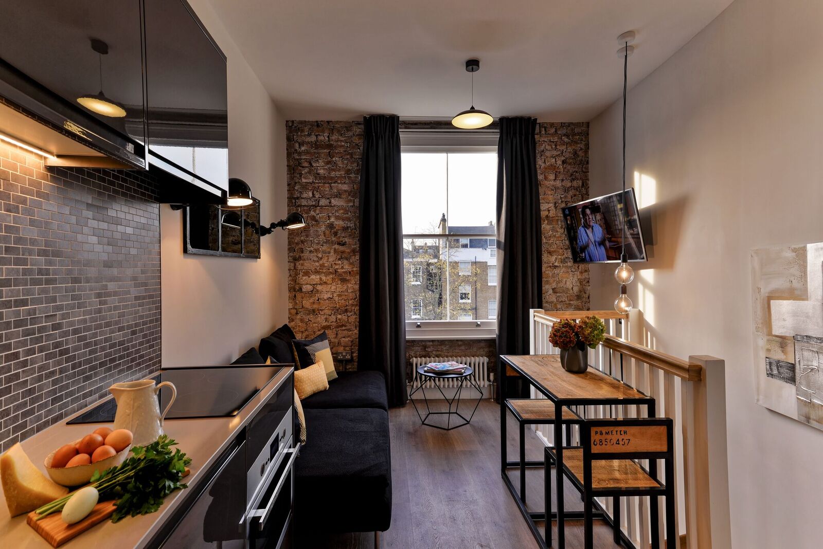 Flat Linden Gardens in Greater London