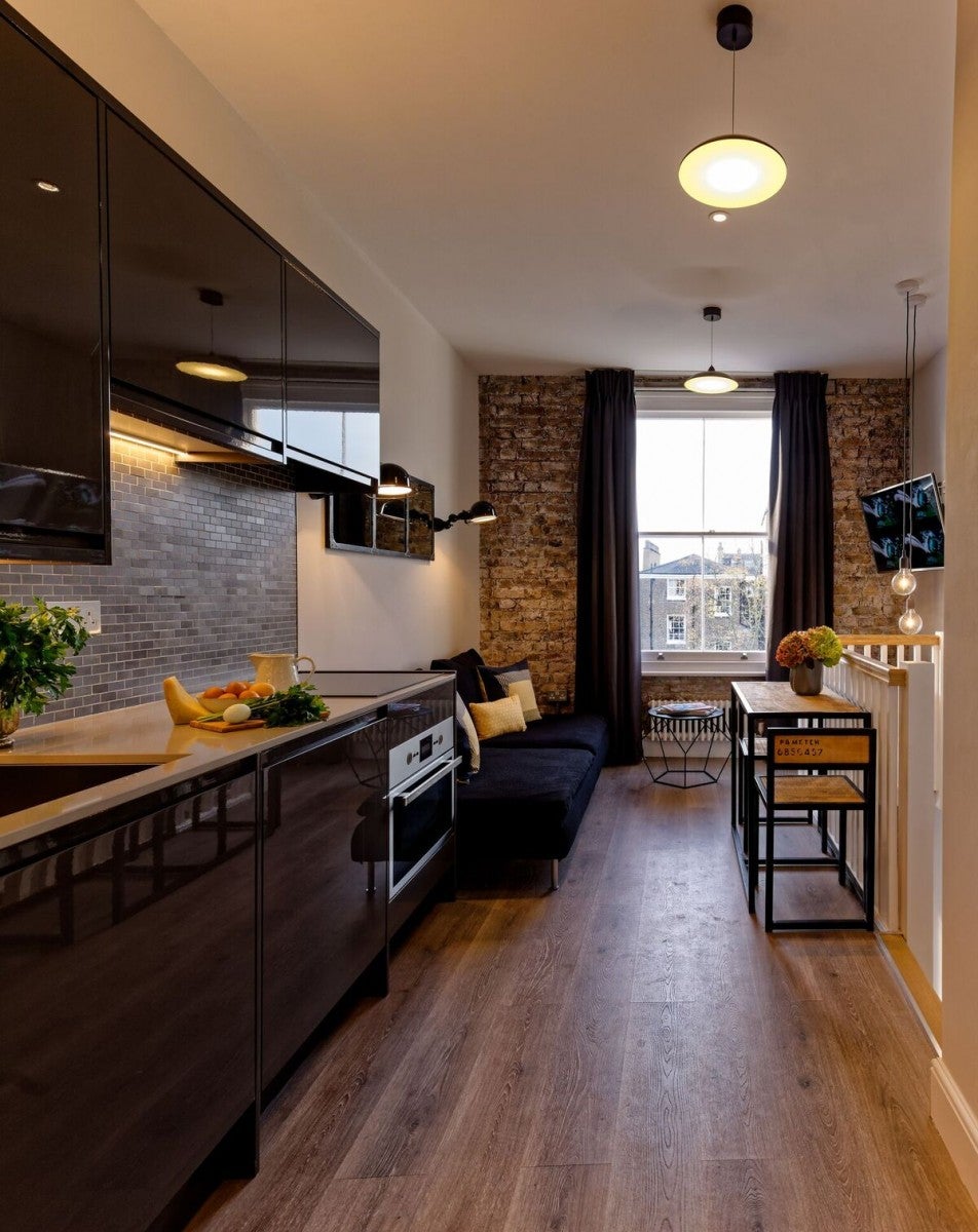Flat Linden Gardens in Greater London