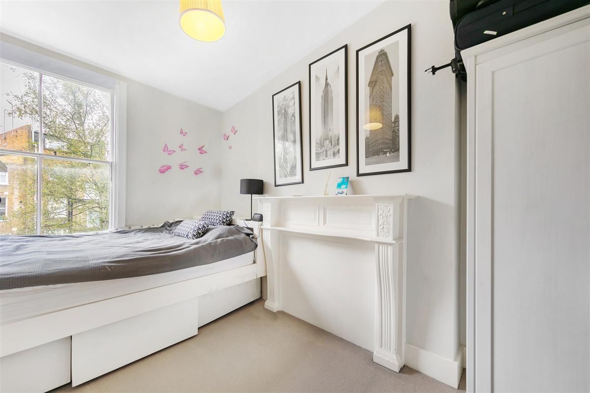 Flat Blenheim Crescent in Greater London