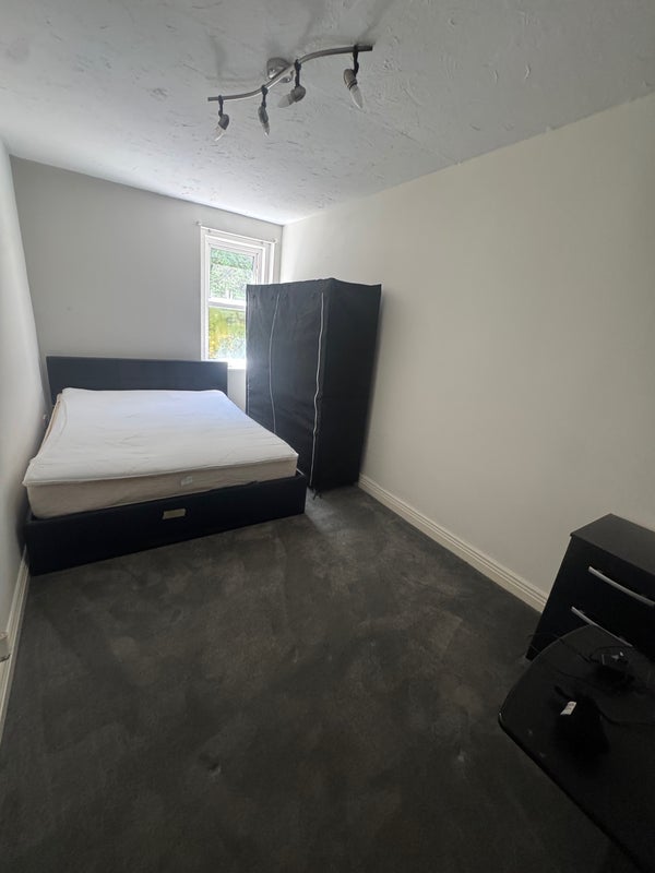 Room Dean Park Road in Bournemouth